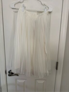 Edited Pieces White Pleated Midi Skirt
